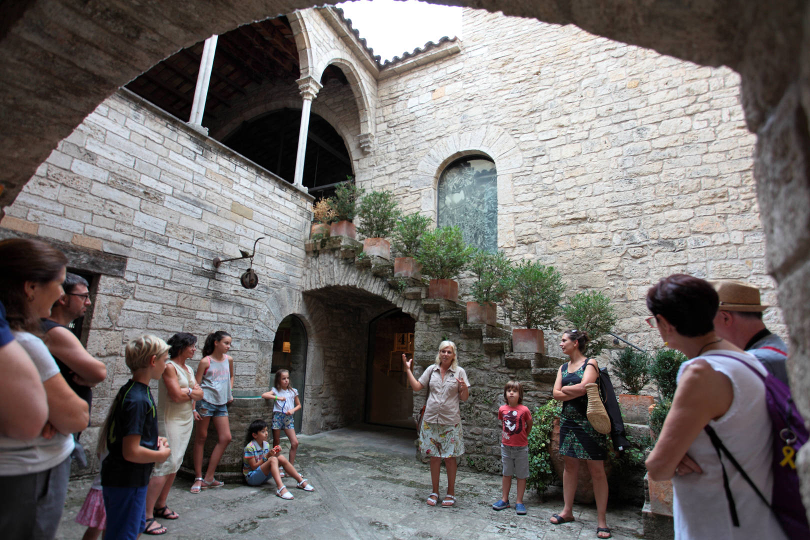 Visita guiada "Banyoles medieval: del carrer al monestir"