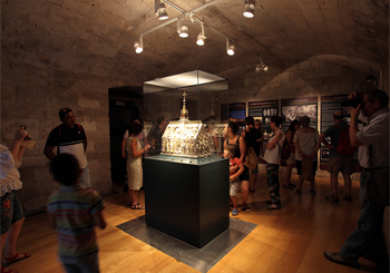 Banyoles medieval: del carrer al monestir