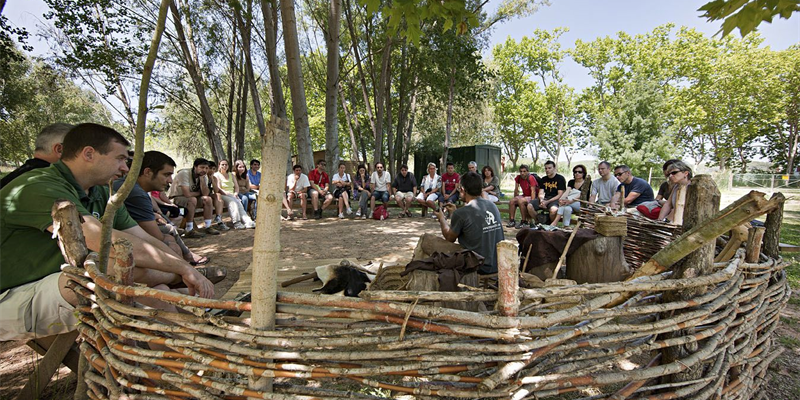 Visita guiada i demostració d'activitats neolítiques al Parc Neolític de la Draga